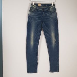 Levis NWT  Supreme Curve 29×32 skinny jeans